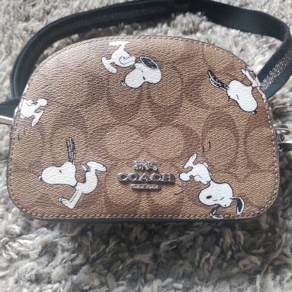 Snoopy coach crossbody bag - Picture 1 of 4
